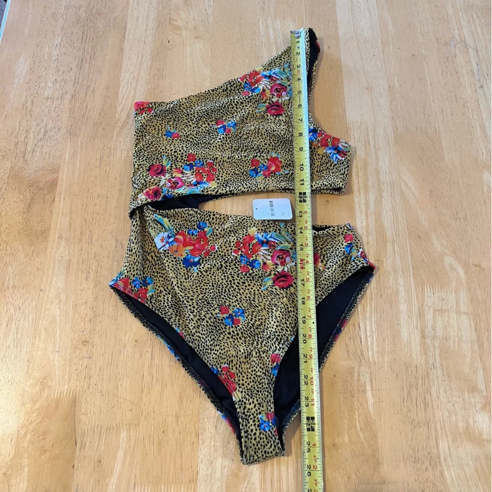 BEACH RIOT Women's One-Piece Swimsuit Size M In Assorted - Picture 2 of 7